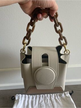 Brand new YUZEFI Daria Leather bucket bag in beige Tan
